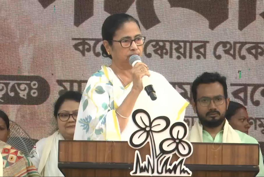 বিএসএফ-এর বিরুদ্ধে বাংলাদেশি পুরোহিতকে খুনের অভিযোগ মমতার  