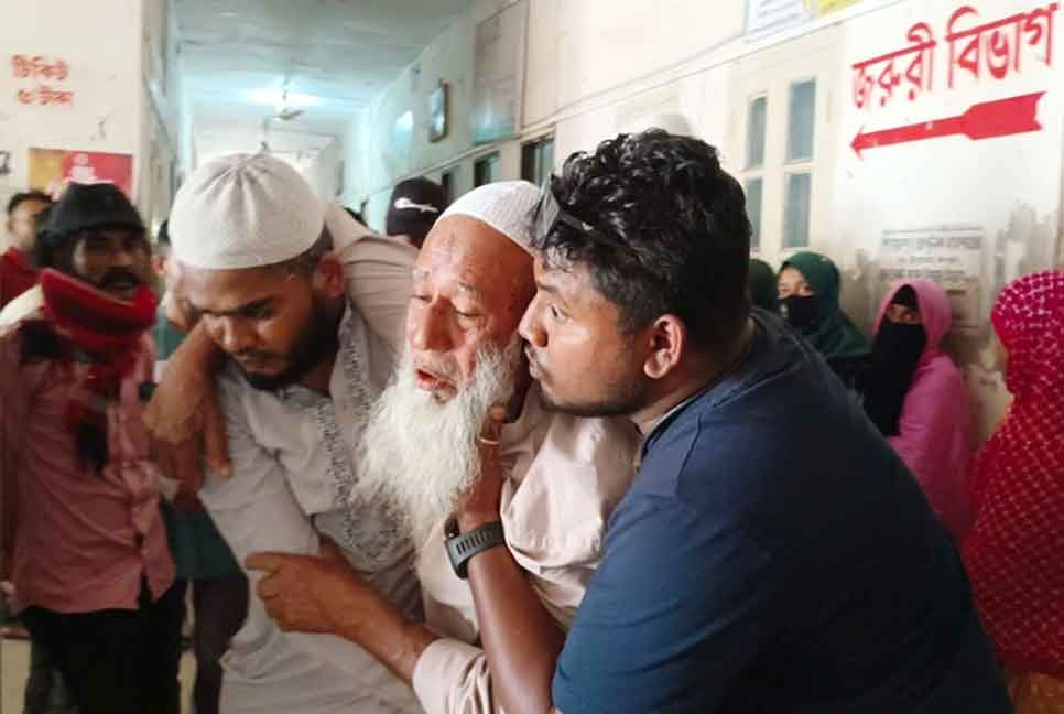 পিরোজপুরে বাস-অটোরিকশা-মোটরসাইকেলের ত্রিমুখী সংঘর্ষে নিহত ৭