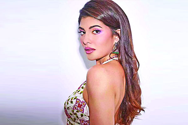 জ্যাকুলিনের বাসায় আগুন