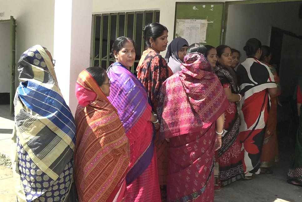 বরিশাল নগরীর ৮ নম্বর ওয়ার্ডে চলছে ভোটগ্রহণ 