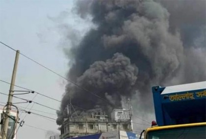 চকবাজারে জুতার কারখানায় আগুন 