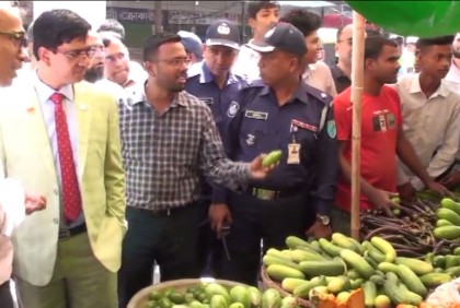 রমজানে বাজার স্থিতিশীল রাখতে মাঠে নেমেছেন ফরিদপুরের ডিসি