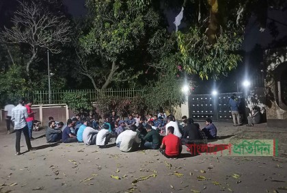 জাবির আল-বেরুনী হল প্রাধ্যক্ষের অপসারণ দাবিতে বিক্ষোভ 