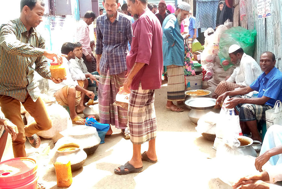 জমজমাট গোলের গুড়ের বাজার
