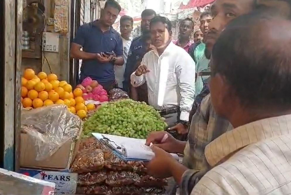 শরীয়তপুরে ভ্রাম্যমাণ আদালতের অভিযান, জরিমানা