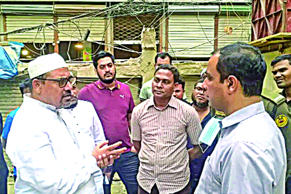 অনিয়মের বিরুদ্ধে ঢাকায় অভিযান