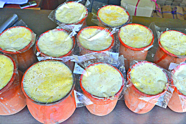 বগুড়ায় ইফতারে সাদা দই বিক্রির শীর্ষে