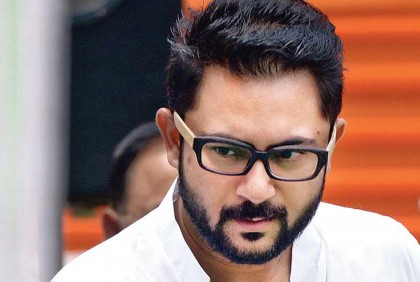 চকোলেটের মোড়ক খুলতেই বেরিয়ে এলো পোকা, ক্ষুব্ধ সোহম