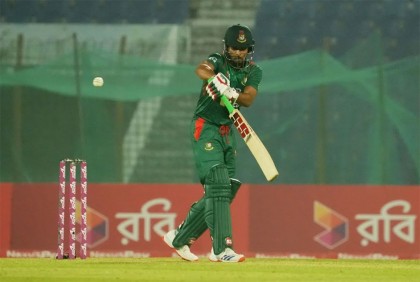 শান্তর ফিফটিতে লড়ছে টাইগাররা