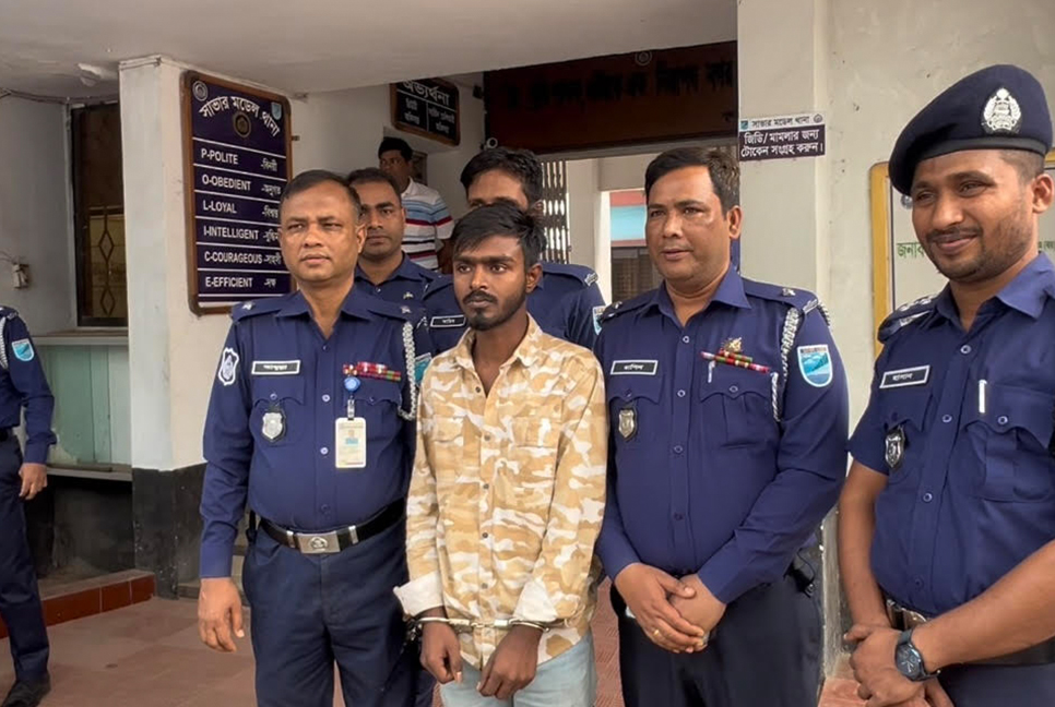সাভারে যুবককে কুপিয়ে হত্যার ঘটনায় গ্রেফতার ১