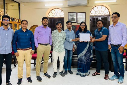 ক্যান্সার আক্রান্ত জবি শিক্ষার্থীর জন্য কনসার্টের অর্থ পরিবারে হস্তান্তর 

