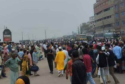 দুর্ঘটনায় পরিচ্ছন্নতাকর্মীর মৃত্যু, গাবতলীতে সড়ক অবরোধ করে বিক্ষোভ