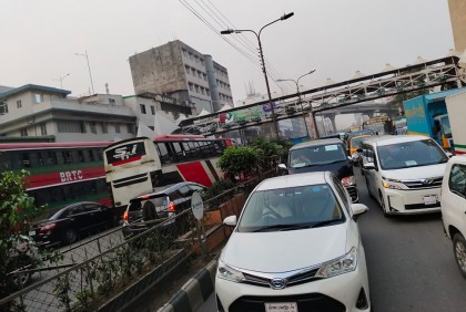 রাজধানীতে তীব্র যানজট

