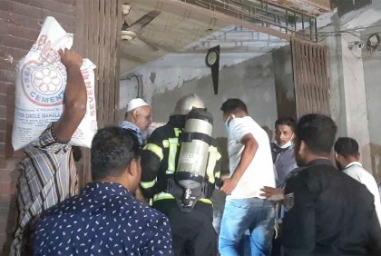 হাতিরপুলে আগুন লাগা ভবনে ছিল কার্পেট-কাপড়ের গোডাউন