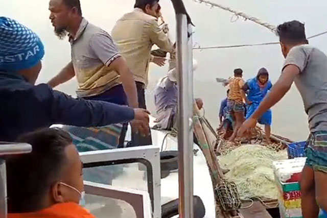 মেঘনা নদীর অভয়াশ্রমে মাছ ধরায় ২৩ জেলের কারাদণ্ড