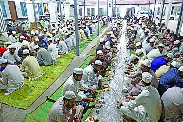 মাদরাসা-এতিমখানায় পৌঁছে যাচ্ছে বসুন্ধরার ইফতার