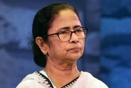 হাসপাতাল থেকে বাসায় ফিরেছেন মমতা, রাখা হবে পর্যবেক্ষণে