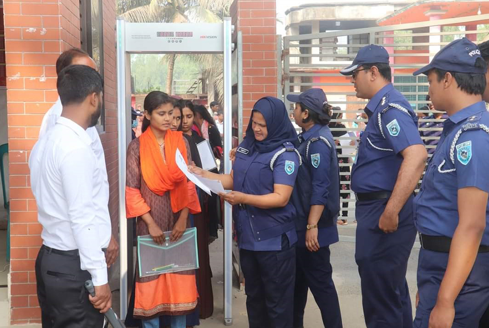 গাইবান্ধায় কনস্টেবল নিয়োগের লিখিত পরীক্ষা অনুষ্ঠিত