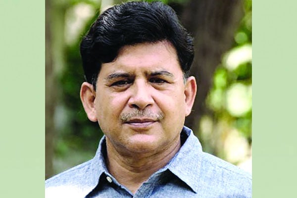খাদের কিনারেই দাঁড়িয়ে আছে অর্থনীতি