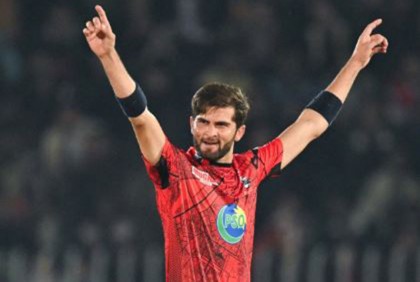 আমিরকে দেখে শাহিন আফ্রিদিকে শিখতে বললেন ওয়াকার