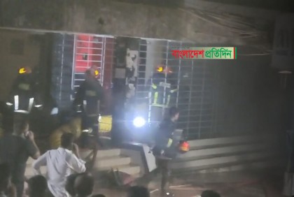চট্টগ্রামে রাইফেল ক্লাব ভবনে আগুন

