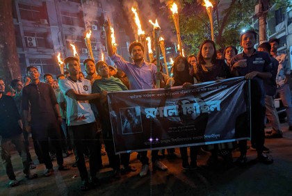 অবন্তিকার মৃত্যু: ৬ দফা দাবিতে ক্যাম্পাসে শিক্ষার্থীদের মশাল মিছিল

