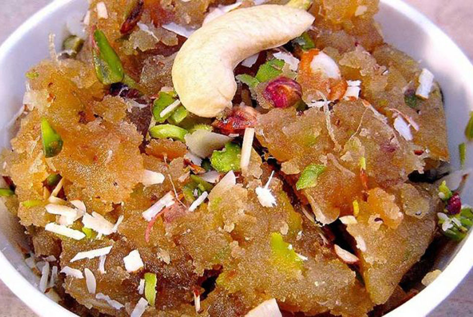 বাড়িতেই বানিয়ে ফেলুন বাদাম আলুর হালুয়া