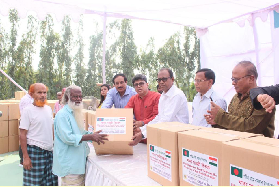 রমজানে দুস্থদের মাঝে বাংলাদেশ-ভারত মৈত্রী সমিতির খাদ্যসামগ্রী বিতরণ  

