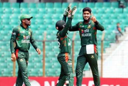 সাজঘরে ফিরলেন থিতু হওয়া আসালাঙ্কা, ধুঁকছে শ্রীলঙ্কা