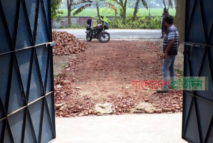 গভীর রাতে গোডাউন থেকে ৪০০ মণ ধান চুরি