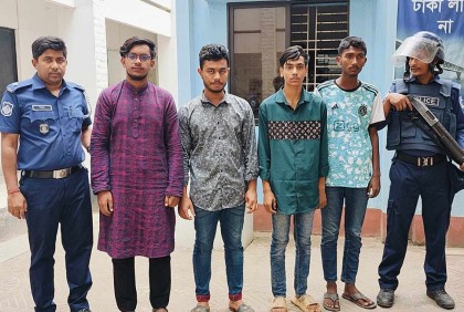 দুই শিক্ষার্থীকে কুপিয়ে জখম, ৪ কিশোর গ্যাং সদস্য গ্রেফতার