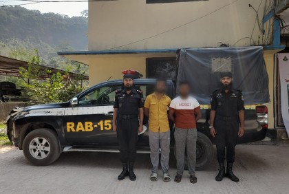 টেকনাফে পৃথক অভিযানে ইয়াবা উদ্ধার, পরোয়ানাভুক্ত আসামিসহ গ্রেফতার ৪
