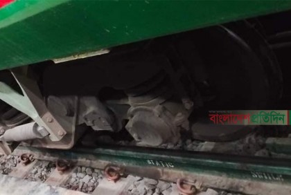পঞ্চগড় এক্সপ্রেসের বগি লাইনচ্যুত, উত্তরবঙ্গের সঙ্গে রেল যোগাযোগ বিচ্ছিন্ন
