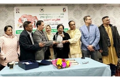কানাডায় কবি সাইফুল্লাহ মাহমুদকে সম্মাননা প্রদান 