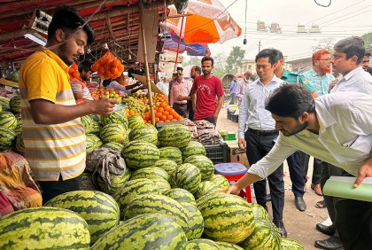 বরিশালে অভিযান চালিয়ে ৮ হাজার টাকা জরিমানা

