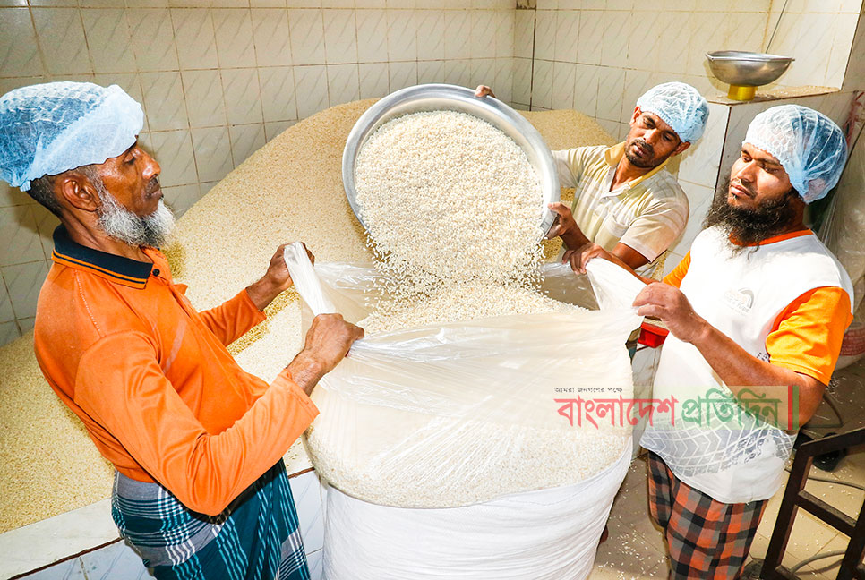 কুমিল্লা বিসিকের মুড়ির সুনাম বাড়ছে, প্রতিদিন উৎপাদন ১৫ টন 