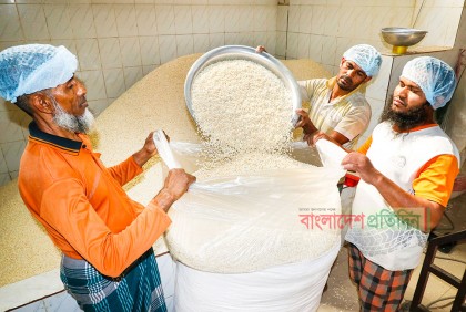 কুমিল্লা বিসিকের মুড়ির সুনাম বাড়ছে, প্রতিদিন উৎপাদন ১৫ টন 