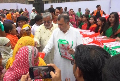 ঢাকা দক্ষিণ সিটির ৫নং ওয়ার্ডে ঈদ উপহার বিতরণ 

