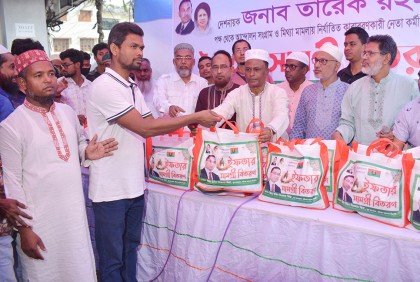 বরিশালে ক্ষতিগ্রস্ত নেতা-কর্মীদের মাঝে বিএনপির ইফতার সামগ্রী বিতরণ