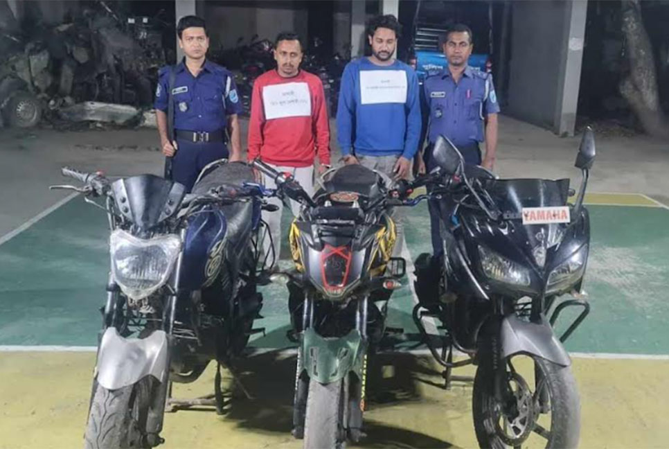 মাদারীপুরে চোরাই মোটরসাইকেলসহ আটক ২