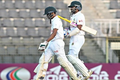 শেষ এক ঘণ্টায় ৩ উইকেট হারিয়ে বেশ চাপে টাইগাররা