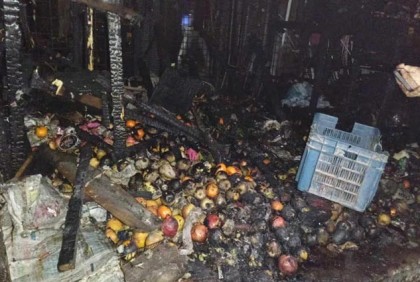 বগুড়ার ফল মার্কেটে আগুন  