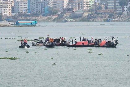 ভৈরবে নৌকাডুবির ১৯ ঘণ্টা পর দু’জনের মরদেহ উদ্ধার