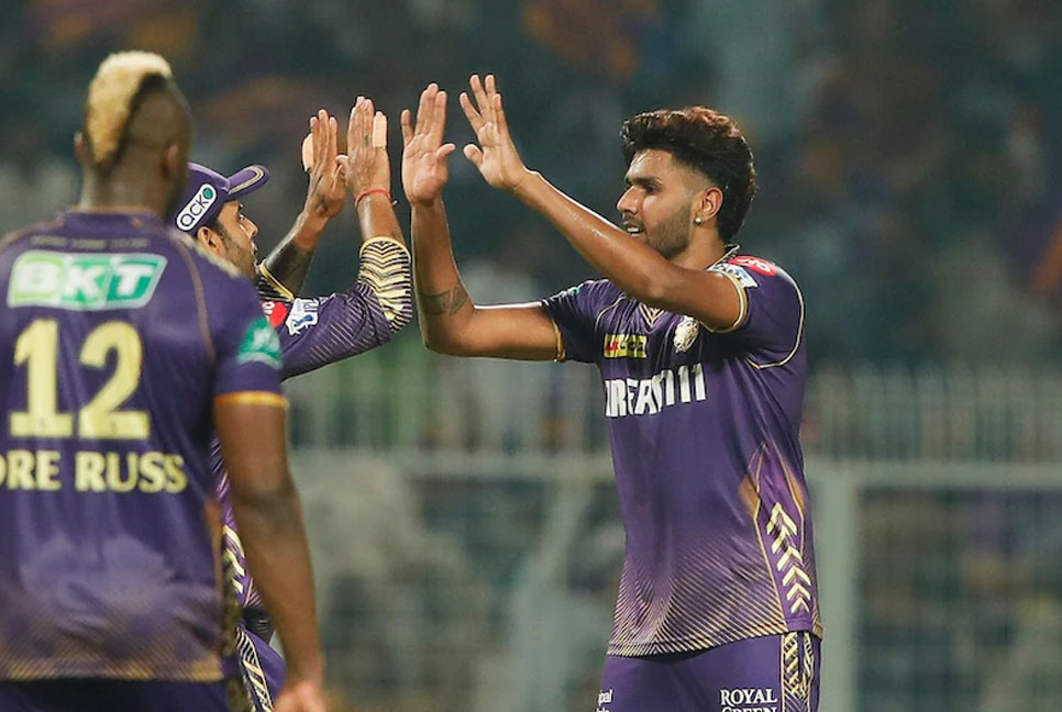 ঘরের মাঠে হায়দ্রাবাদকে হারিয়ে আইপিএল শুরু কলকাতার