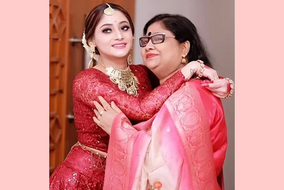 মা হারালেন চিত্রনায়িকা পূজা চেরি

