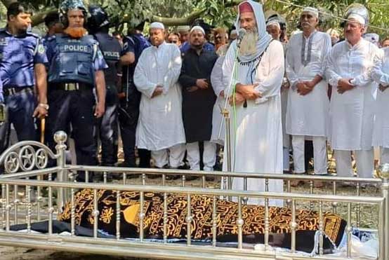 প্যারোলে মুক্তি পেয়ে মায়ের জানাজায় বিএনপি নেতা চাঁদ