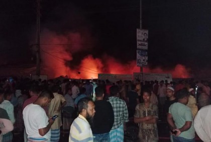 গাউছিয়া কাঁচাবাজারে ২৬০ দোকান পুড়ে ছাই 