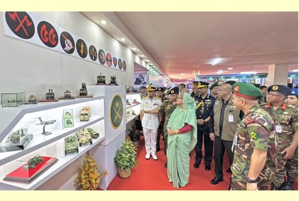 সমরাস্ত্র প্রদর্শনী কার্যক্রম পরিদর্শন করলেন প্রধানমন্ত্রী

