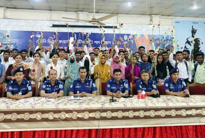 দিনাজপুরে ১২০ টাকায় পুলিশে চাকরি হলো ৭৫ জনের 
