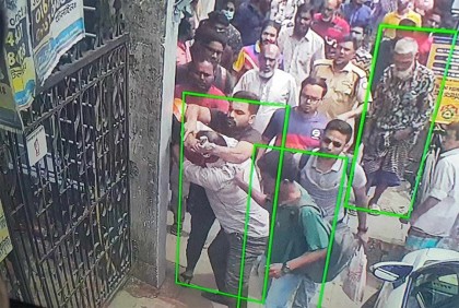 শাহবাগে পুলিশ কর্মকর্তাকে বেধড়ক মারধরের ঘটনায় মামলা

